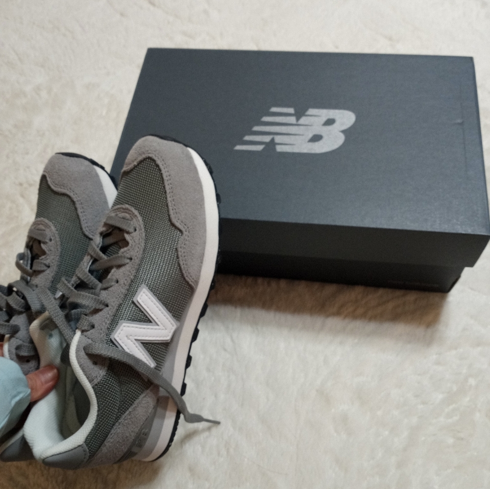 New Balance Gray Sneakers size 8 new!